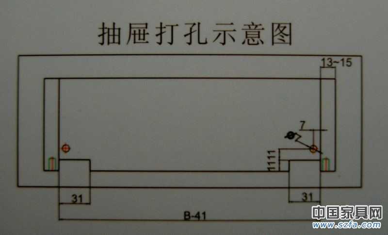 選擇好滑軌的長度后，請按照圖片中的打孔尺寸，對抽屜進行加工，以便安裝滑軌。