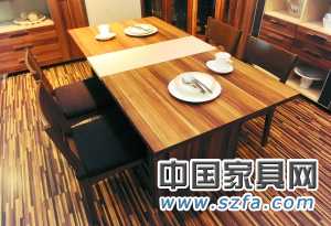 進(jìn)口板材制造的板式家具往往更受消費(fèi)者青睞。本報(bào)記者 尹亞飛 攝