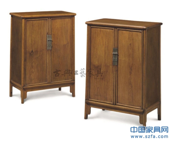 圖5 清初 黃花梨鑲楸木圓角柜一對
