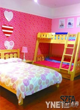  沒有布局與規(guī)劃，把兩張床擺在一個空間里的展賣方式很原始 