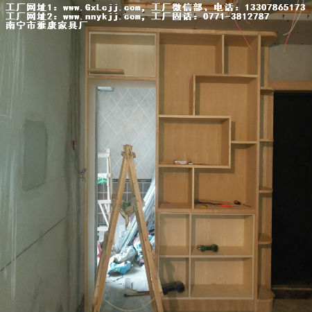 加層作小造型，雙層，也好看，相比，醒色白飾，整體展柜、儲柜、小小別致柜衣家具設(shè)計定制加工廠南寧中國的，不普通~